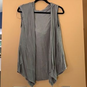 Lucy and Laurel hooded vest- L